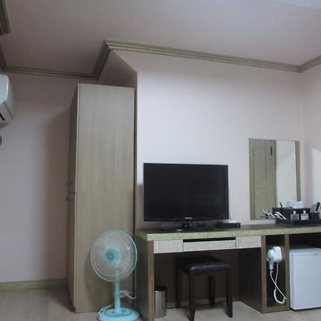 יאוסו Moiri Guesthouse מראה חיצוני תמונה