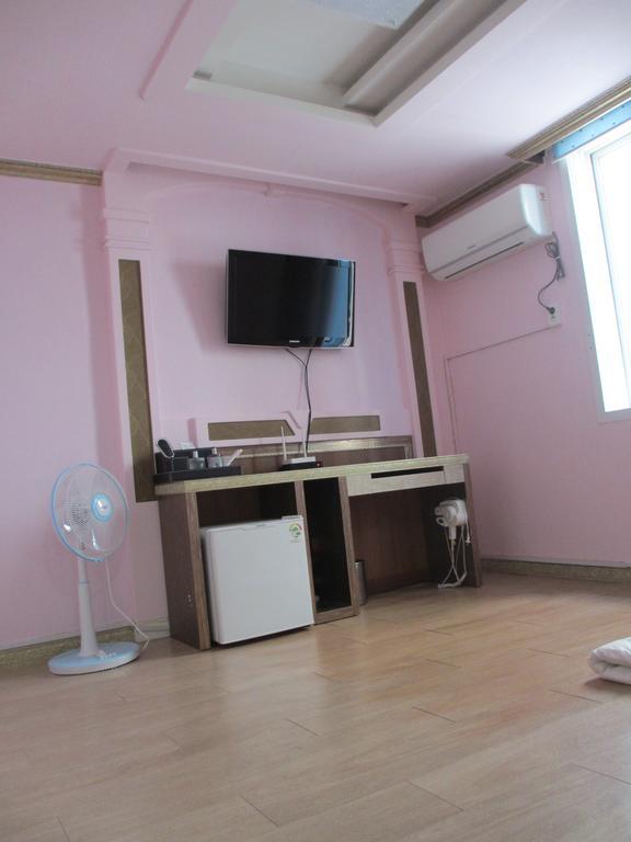 יאוסו Moiri Guesthouse מראה חיצוני תמונה