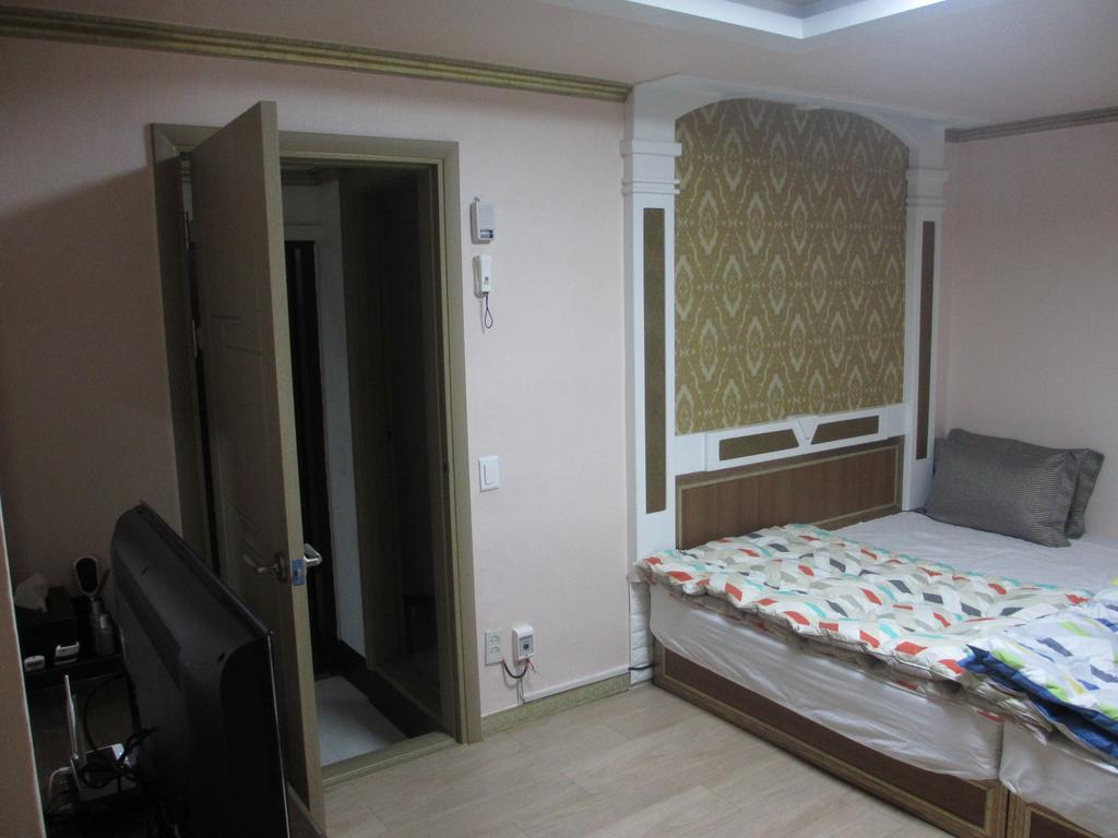 יאוסו Moiri Guesthouse מראה חיצוני תמונה