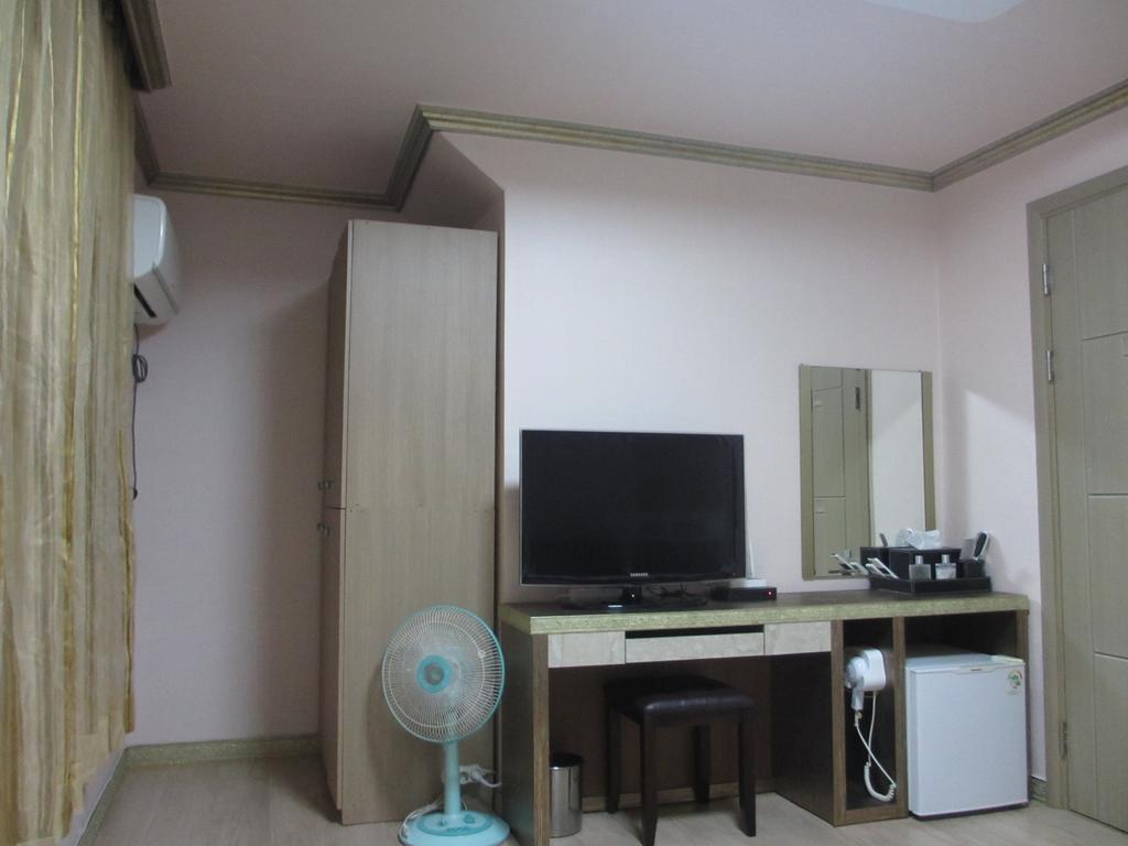 יאוסו Moiri Guesthouse מראה חיצוני תמונה